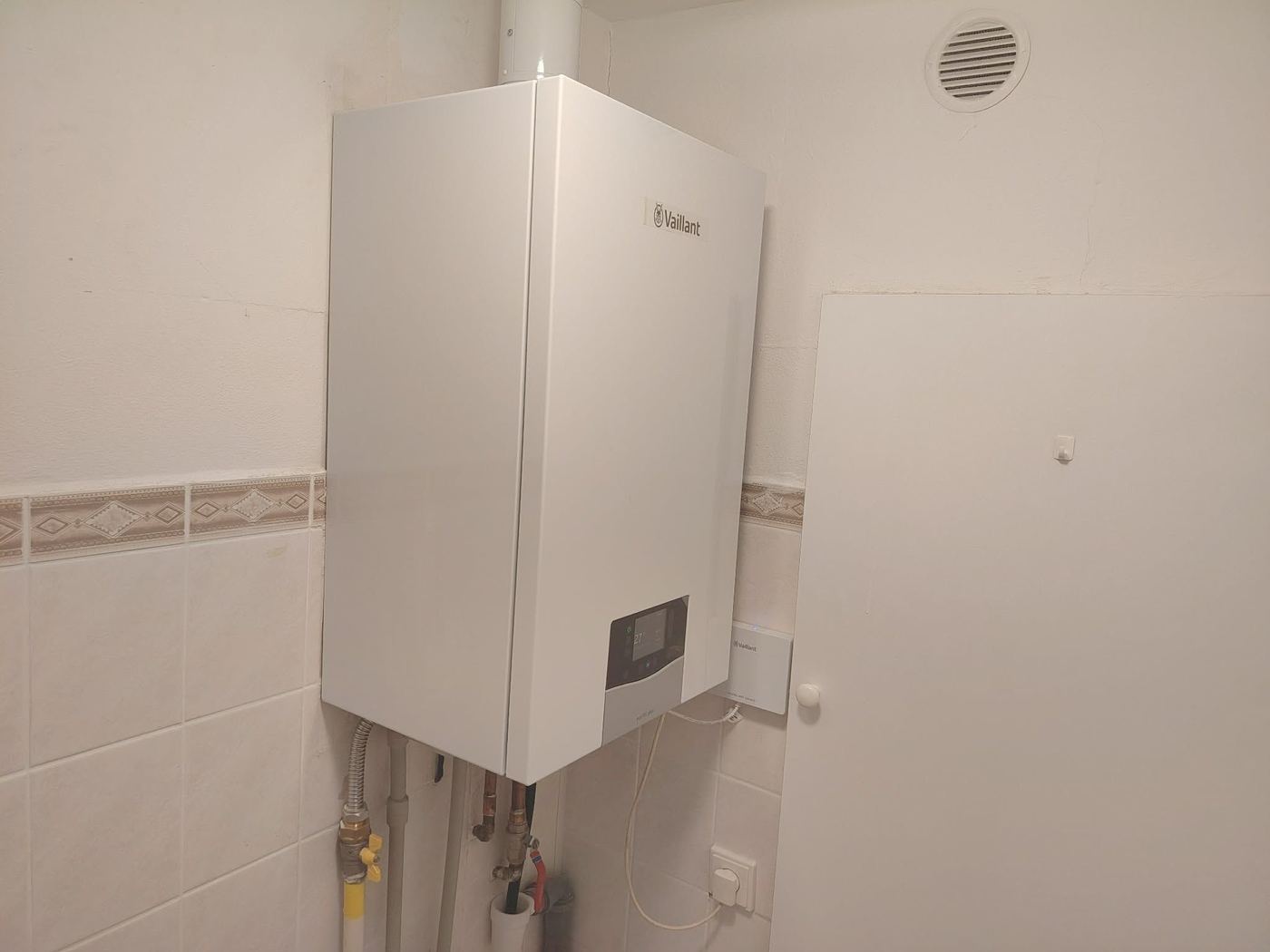Nový kondenzační kotel Vaillant včetně nového odkouření